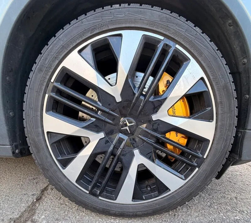 Polestar 2 Brembo jarrut ja 20 tuuman vanteet