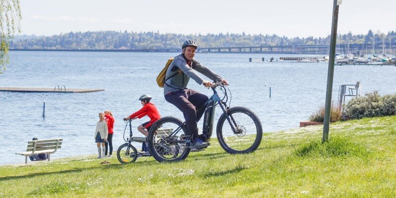 Kuinka paljon sähköpyörä helpottaa mäkistä ajoa?